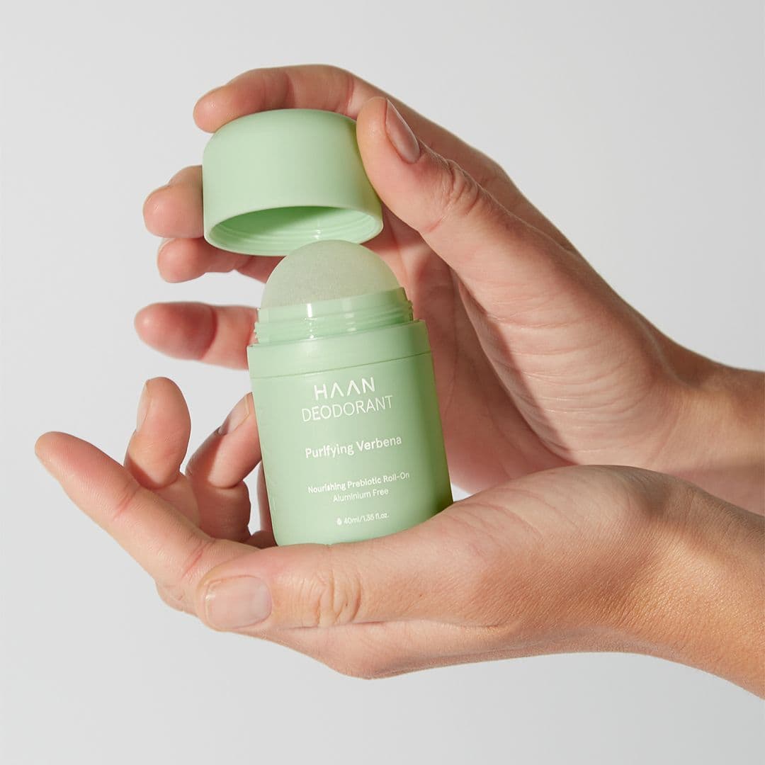Deodorant_bottle_PurifyingVerbena-model2_grey_background.jpg.jpg